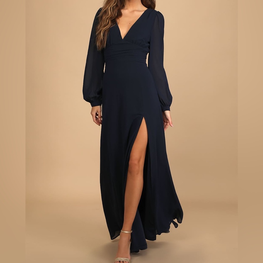 ✨ Lulu’s “Love You So” Navy Long Sleeve Maxi Dress ✨
Size Medium NWT